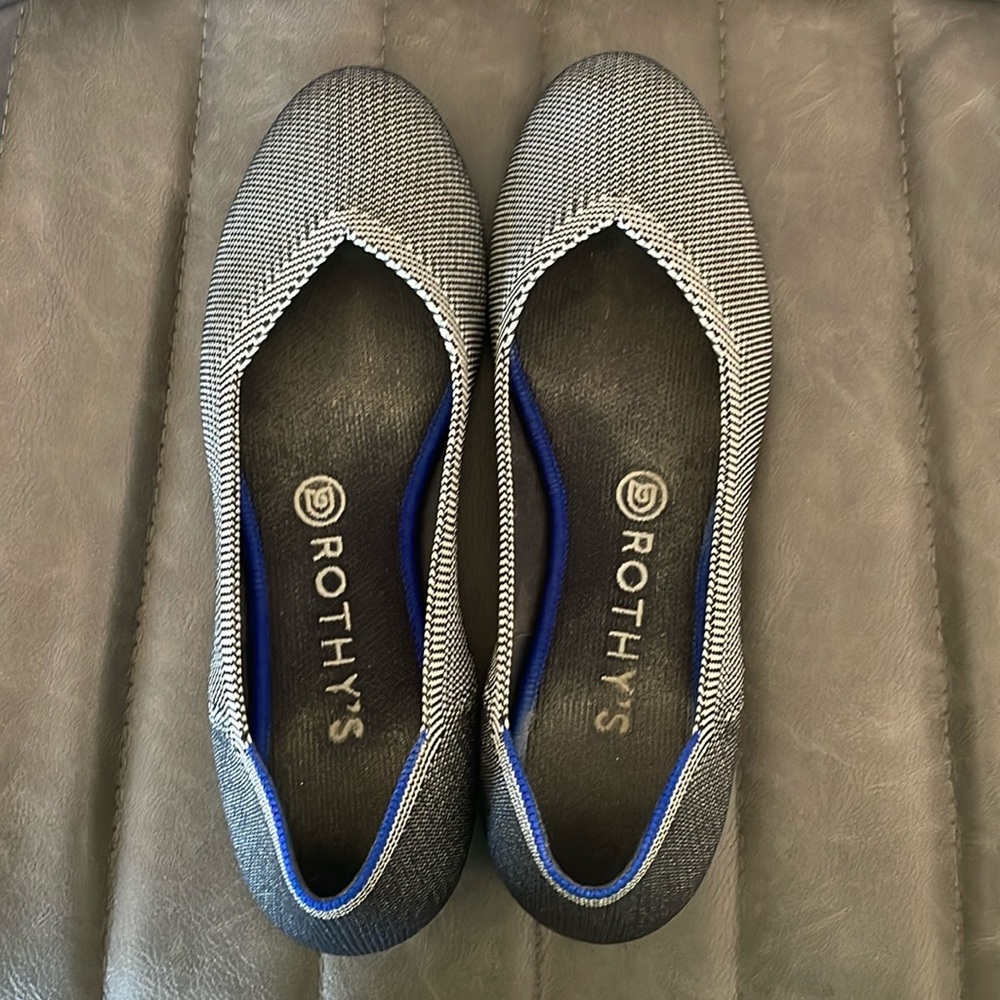 Grey toned Rothy’s with blue trim.